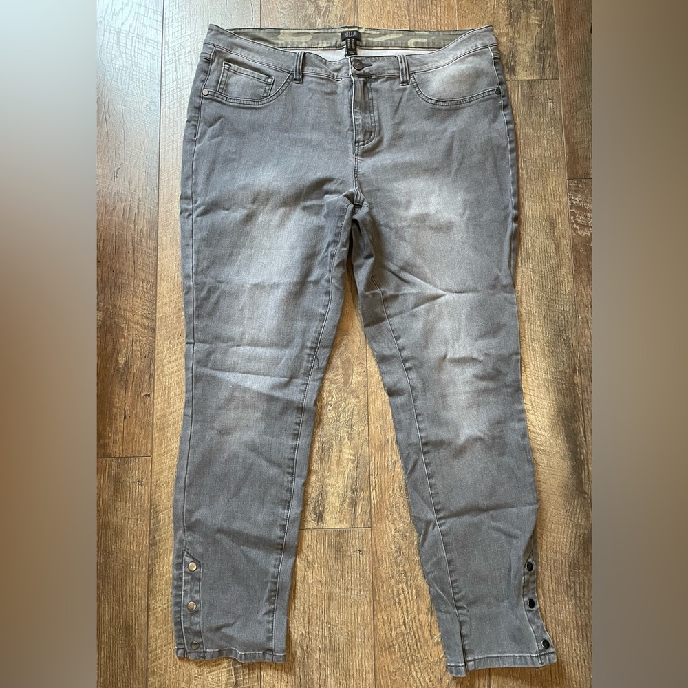 G.I.L.I. Got It Love It Jeans Women's Size 16 Gray With Camouflage Accents